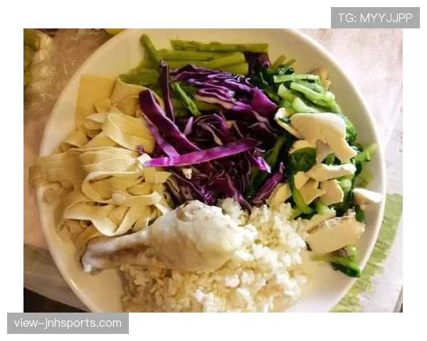 C罗家冰箱里塞满蛋白粉，连冰块都是鸡胸肉味的